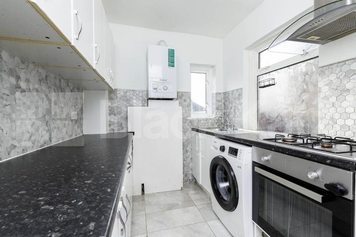 Whole House Beechmont, Avenue